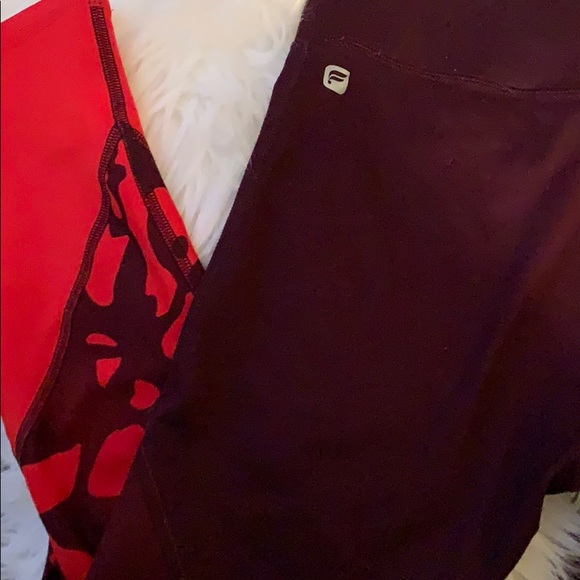 Fabletics red & dark purple cropped leggings - Picture 2 of 2